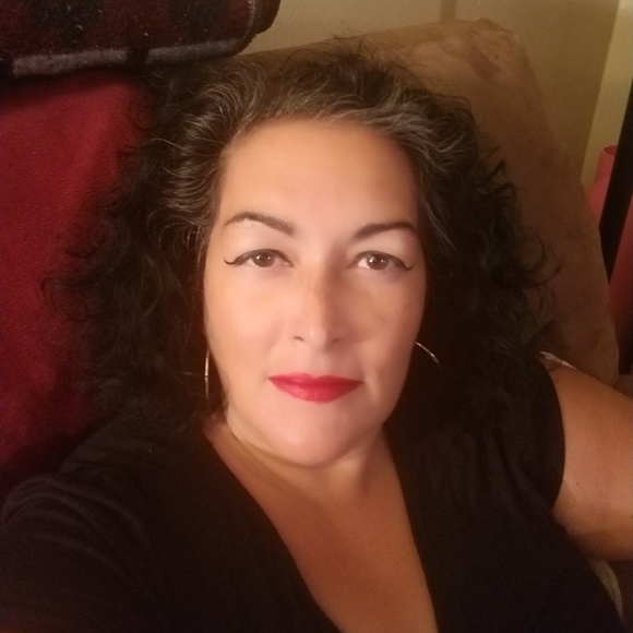 Meet your Posher, Laura - Picture 1 of 1